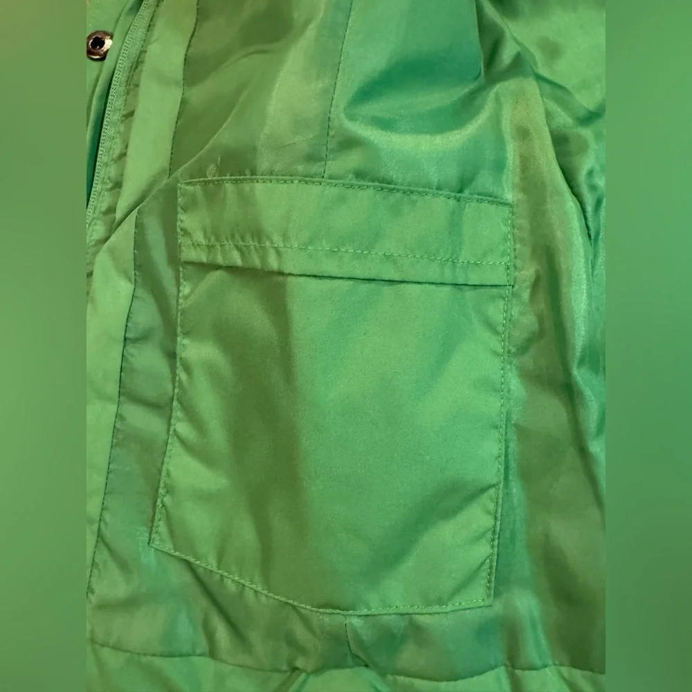 New York & Company Women’s Green Puffer Vest Zip & Snap Closure Size Small - Picture 4 of 6